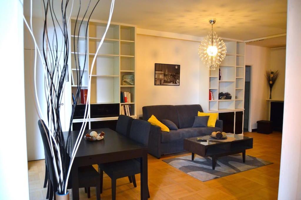 16 -near Champs-elysees 75m2 * Paris